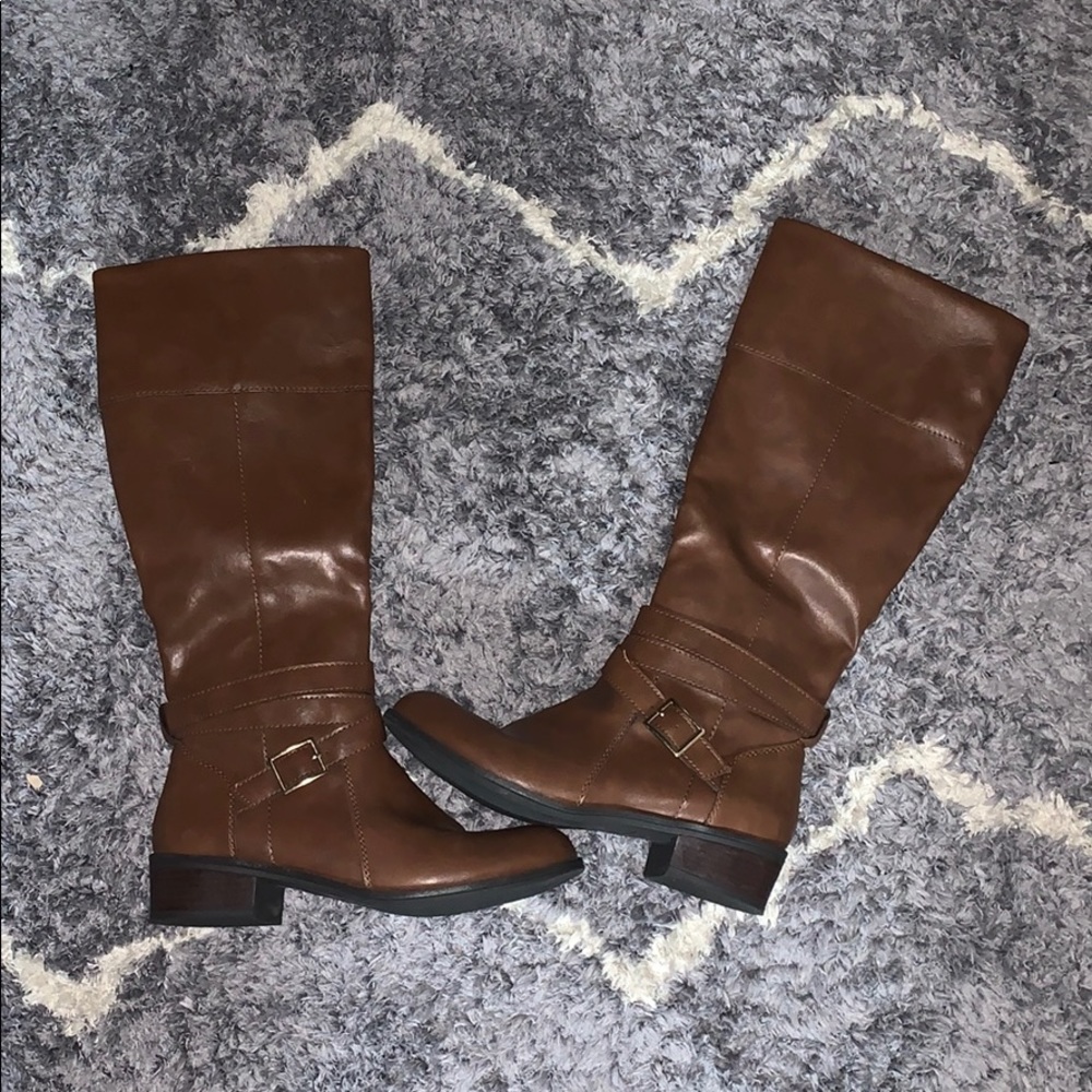 Brown boots with gold buckle